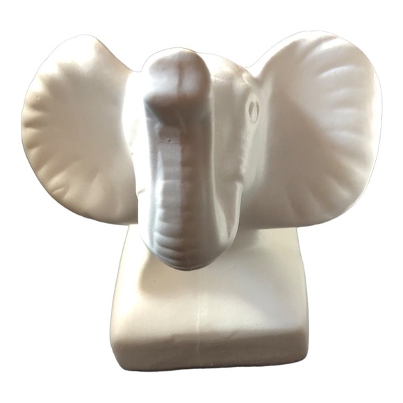 2 ceramic Elephant head decor stand in white‎ & black new - Picture 3 of 8